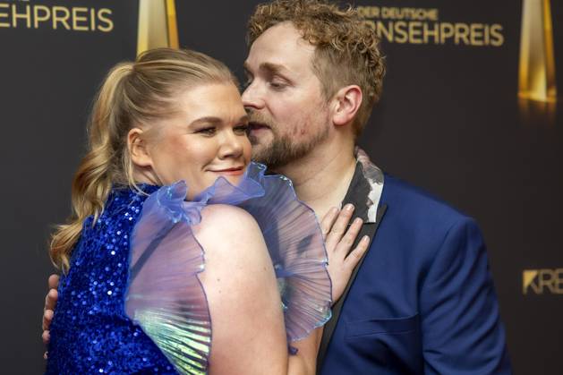 abb Gisa Flake die Schauspielerin mit ihrem Ehemann Knud Riepen zu Gast auf dem roten Teppich bei der Nacht der Kreativen - Der Deutsche Fernsehpreis 2025 in der Flora am 09.09.2025 in Koeln NRW Deutschland