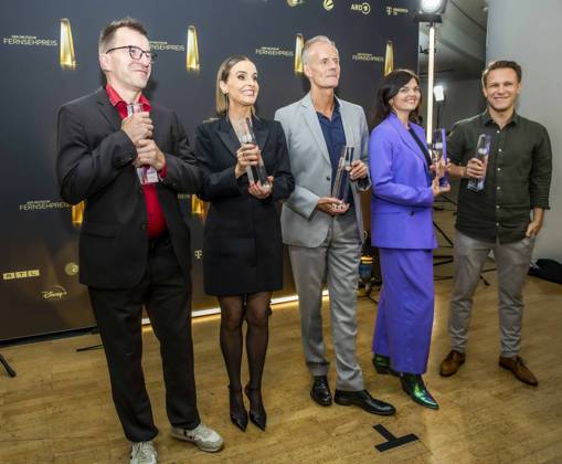 abb Gewinner Bestes Buch Unterhaltung, Dietrich Kraus, Maike Kühl, Max Uthoff, Doris Mueller, Cornelius Oettle fuer Die Anstalt - Freunde des Patriarchats zu Gast auf dem roten Teppich bei der Nacht der Kreativen - Der Deutsche Fernsehpreis 2025 in der Flora am 09.09.2025 in Koeln NRW Deutschland