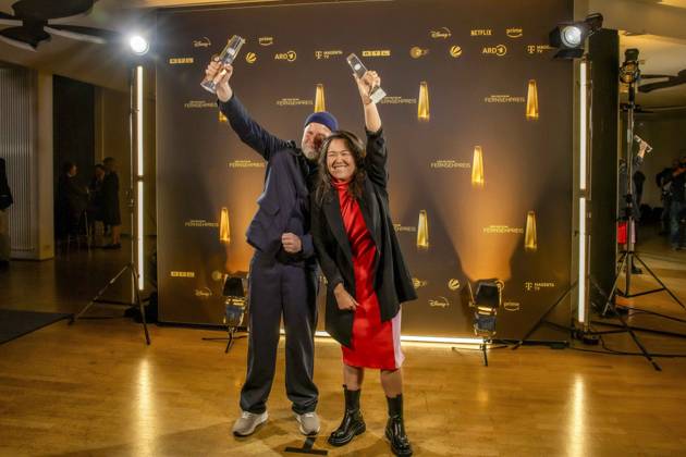 abb Gewinner Beste Kamera Fiktion Tim Kuhn, Jieun Yi fuer Krank Berlin zu Gast auf dem roten Teppich bei der Nacht der Kreativen - Der Deutsche Fernsehpreis 2025 in der Flora am 09.09.2025 in Koeln NRW Deutschland