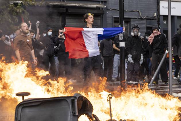 Bilder des Jahres 2025, News September 09 Bloquons Tout Demonstration - Lille Demonstrators take part in various blockades of major roads as part of a nationwide protest movement against the French government in Lille, France on September 10 2025. Photo by Sebastien Courdji ABACAPRESS.COM Lille France  Copyright: xCourdjixSebastien ABACAx