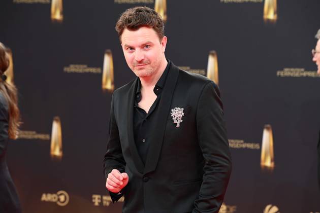 Friedrich MUECKE. Mücke, Schauspieler Roter Teppich, Red Carpet Show, Ankunft, arrival, Verleihung des Deutschen Fernsehpreises, Der Deutsche Fernsehpreis 2025, Deutscher Fernsehpreis 2025 in den MMC Studios Koeln, am 10.09.2025.