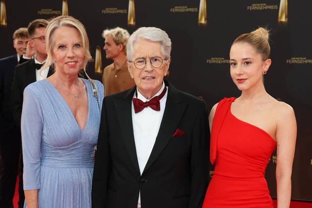 Britta Gessler, Frank Elstner und Enya Elstner bei der Verleihung vom Deutschen Fernsehpreis am 10.09.2025 in Koeln Deutscher Fernsehpreis Verleihung 2025 in Koeln