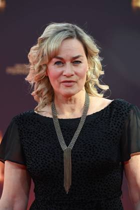 Gesine CUKROWSKI, Schauspielerin, Roter Teppich, Red Carpet Show, Ankunft, arrival, Verleihung des Deutschen Fernsehpreises, Der Deutsche Fernsehpreis 2025, Deutscher Fernsehpreis 2025 in den MMC Studios Koeln, am 10.09.2025.