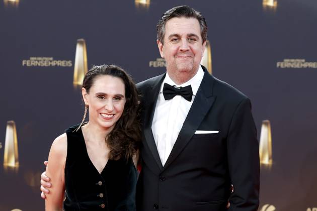 Schauspieler Bastian Pastewka und seine Ehefrau Heidrun Buchmaier beim Deutschen Fernsehpreis 2025 in den MMC-Studios in Ossendorf. Köln, 10.09.2025 NRW Deutschland Copyright: xChristophxHardtx