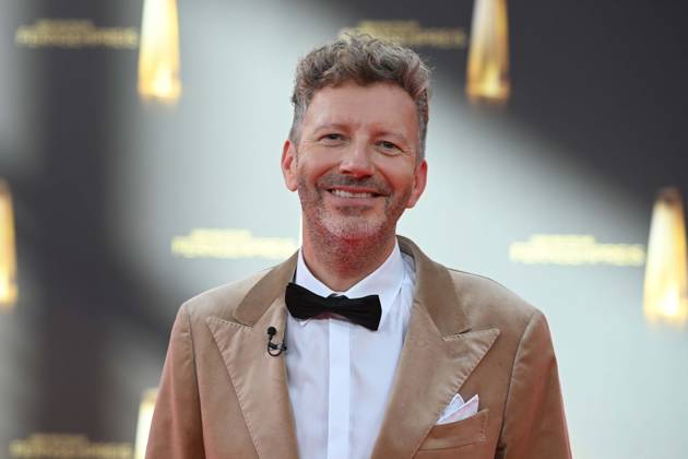 Thorsten SCHORN, Moderator, Roter Teppich, Red Carpet Show, Ankunft, arrival, Verleihung des Deutschen Fernsehpreises, Der Deutsche Fernsehpreis 2025, Deutscher Fernsehpreis 2025 in den MMC Studios Koeln, am 10.09.2025.