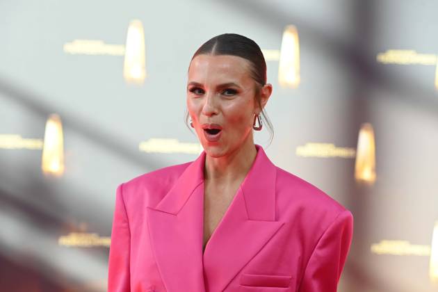 Laura WONTORRA, Moderatorin, Roter Teppich, Red Carpet Show, Ankunft, arrival, Verleihung des Deutschen Fernsehpreises, Der Deutsche Fernsehpreis 2025, Deutscher Fernsehpreis 2025 in den MMC Studios Koeln, am 10.09.2025.