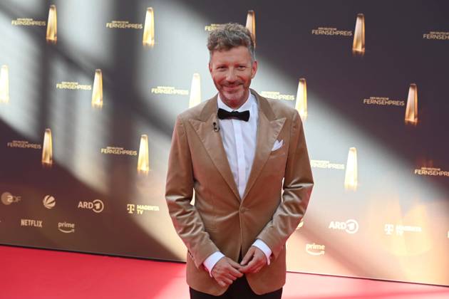 Thorsten SCHORN, Moderator, Roter Teppich, Red Carpet Show, Ankunft, arrival, Verleihung des Deutschen Fernsehpreises, Der Deutsche Fernsehpreis 2025, Deutscher Fernsehpreis 2025 in den MMC Studios Koeln, am 10.09.2025.