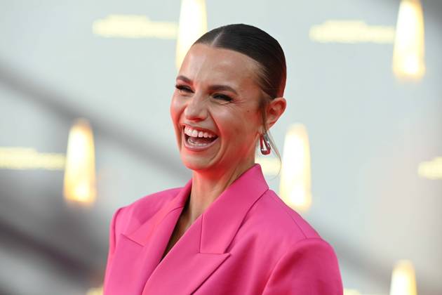 Laura WONTORRA, Moderatorin, Roter Teppich, Red Carpet Show, Ankunft, arrival, Verleihung des Deutschen Fernsehpreises, Der Deutsche Fernsehpreis 2025, Deutscher Fernsehpreis 2025 in den MMC Studios Koeln, am 10.09.2025.