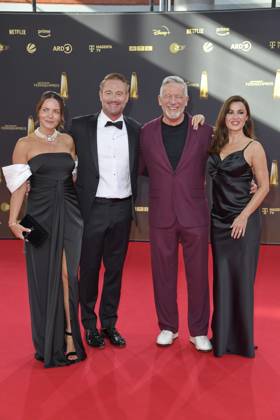 Julia Röntgen, Sasha, Otto Steiner and Natalia Avelonbei der Ankunft zu der Verleihung des Deutschen Fernsehpreis in den MMC Studios in Koeln am 10.09.2025