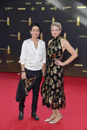 Dunja Hayali und Sarah Tacke bei der Ankunft zu der Verleihung des Deutschen Fernsehpreis in den MMC Studios in Koeln am 10.09.2025