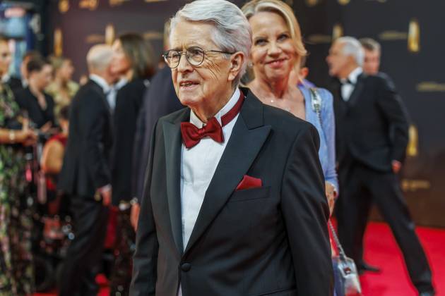 abb Britta Gessler, Frank Elstner zu Gast auf dem roten Teppich bei der Verleihung Der Deutsche Fernsehpreis 2025 in den MMC Studios am 0.09.2025 in Koeln NRW Deutschland