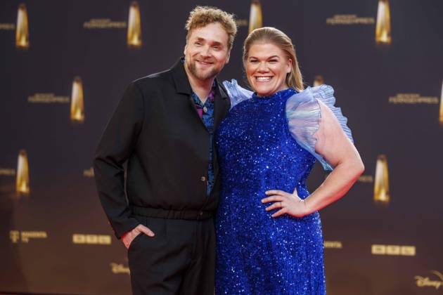 abb Knud Riepen und Gisa Flake zu Gast auf dem roten Teppich bei der Verleihung Der Deutsche Fernsehpreis 2025 in den MMC Studios am 0.09.2025 in Koeln NRW Deutschland