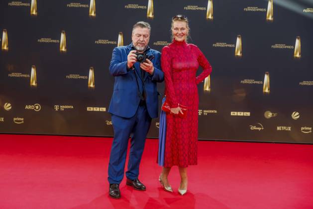abb Armin Rohde Schauspieler mit Frau Karen Boehne zu Gast auf dem roten Teppich bei der Verleihung Der Deutsche Fernsehpreis 2025 in den MMC Studios am 0.09.2025 in Koeln NRW Deutschland