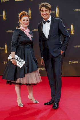 abb Matze Knop und Enie van de Meiklokjes zu Gast auf dem roten Teppich bei der Verleihung Der Deutsche Fernsehpreis 2025 in den MMC Studios am 0.09.2025 in Koeln NRW Deutschland