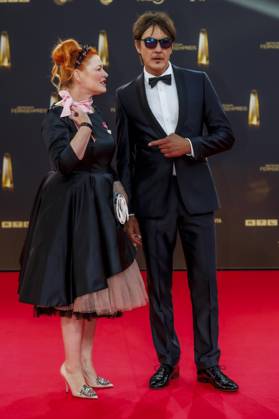 abb Matze Knop und Enie van de Meiklokjes zu Gast auf dem roten Teppich bei der Verleihung Der Deutsche Fernsehpreis 2025 in den MMC Studios am 0.09.2025 in Koeln NRW Deutschland