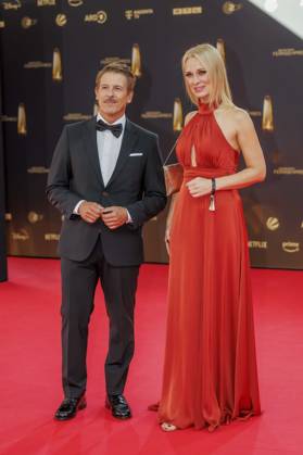 abb Michael Leopold und Britta Hofmann Sky zu Gast auf dem roten Teppich bei der Verleihung Der Deutsche Fernsehpreis 2025 in den MMC Studios am 0.09.2025 in Koeln NRW Deutschland
