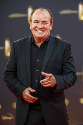 abb Wolfram Kons zu Gast auf dem roten Teppich bei der Verleihung Der Deutsche Fernsehpreis 2025 in den MMC Studios am 0.09.2025 in Koeln NRW Deutschland