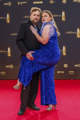 abb Knud Riepen und Gisa Flake zu Gast auf dem roten Teppich bei der Verleihung Der Deutsche Fernsehpreis 2025 in den MMC Studios am 0.09.2025 in Koeln NRW Deutschland