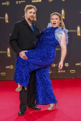 abb Knud Riepen und Gisa Flake zu Gast auf dem roten Teppich bei der Verleihung Der Deutsche Fernsehpreis 2025 in den MMC Studios am 0.09.2025 in Koeln NRW Deutschland