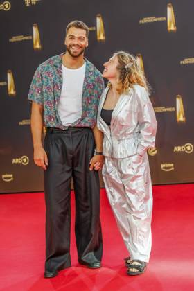 abb Bianca Heinicke mit Freund Timothy Hill zu Gast auf dem roten Teppich bei der Verleihung Der Deutsche Fernsehpreis 2025 in den MMC Studios am 0.09.2025 in Koeln NRW Deutschland