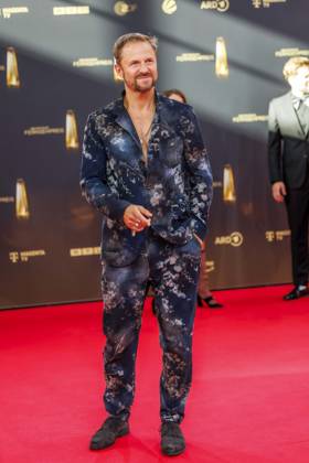 abb Philipp Hochmair zu Gast auf dem roten Teppich bei der Verleihung Der Deutsche Fernsehpreis 2025 in den MMC Studios am 0.09.2025 in Koeln NRW Deutschland