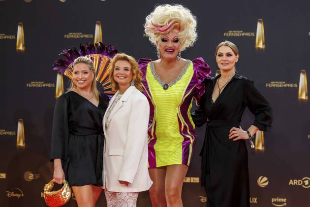 abb Caroline Frier, Annette Frier, Olivia Jones und Martina Hill zu Gast auf dem roten Teppich bei der Verleihung Der Deutsche Fernsehpreis 2025 in den MMC Studios am 0.09.2025 in Koeln NRW Deutschland