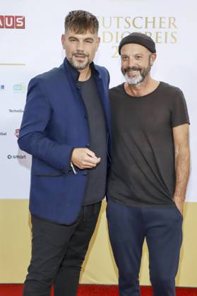 abb Nevio Passaro Jan Plewka zu Gast auf dem roten Teppich bei der Verleihung des Deutschen Radiopreis 2025 in der Neuen Flora am 11.09.2025 in Hamburg Hamburg Deutschland