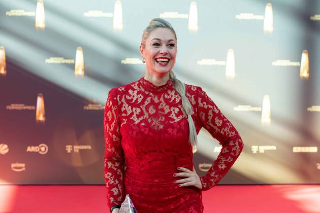 Ruth MOSCHNER, Moderatorin, Roter Teppich, Red Carpet Show, Ankunft, arrival, Verleihung des Deutschen Fernsehpreises, Der Deutsche Fernsehpreis 2025, Deutscher Fernsehpreis 2025 in den MMC Studios Koeln, am 10.09.2025.