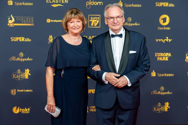 Preisverleihung Goldene Henne 2025 12.09.2025 Leipzig, Messe-Allee 1 (Leipziger Messe) Im Foto: Reiner Haseloff, Ministerpräsident von Sachsen-Anhalt Am Freitagabend findet die Verleihung der Goldenen Henne 2025, gemeinsam veranstaltet von SuperIllu und MDR-Fernsehen, wieder in Leipzig statt. Deutschlands größter Publikumspreis feiert in diesem Jahr 35 Jahre Deutsche Einheit und 30 Jahre GOLDENE HENNE. Dazu eingeladen sind zahlreiche regionale, nationale und internationale Stars. Die Preisverleihung findet in der Messe Leipzig statt. Leipzig Messe Leipzig Sachsen Deutschland Copyright: xEHLxMedia BjörnxStachx 20250912_goldene-henne-teppich-1_30
