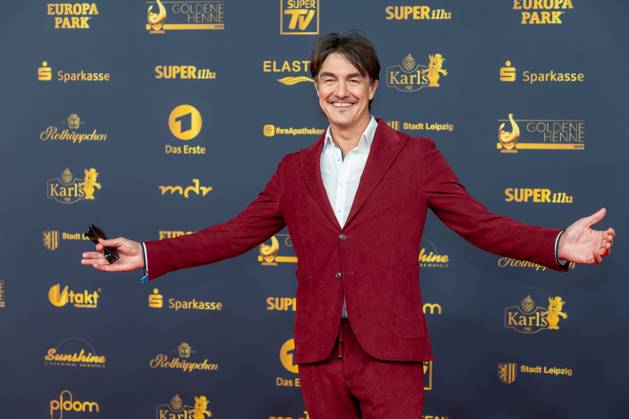 Preisverleihung Goldene Henne 2025 12.09.2025 Leipzig, Messe-Allee 1 (Leipziger Messe) Im Foto: Matze Knop, Comedian und Moderator Am Freitagabend findet die Verleihung der Goldenen Henne 2025, gemeinsam veranstaltet von SuperIllu und MDR-Fernsehen, wieder in Leipzig statt. Deutschlands größter Publikumspreis feiert in diesem Jahr 35 Jahre Deutsche Einheit und 30 Jahre GOLDENE HENNE. Dazu eingeladen sind zahlreiche regionale, nationale und internationale Stars. Die Preisverleihung findet in der Messe Leipzig statt. Leipzig Messe Leipzig Sachsen Deutschland Copyright: xEHLxMedia BjörnxStachx 20250912_goldene-henne-teppich-1_35
