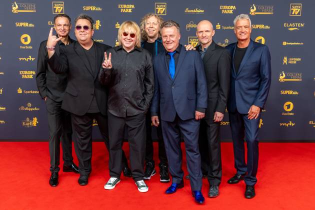 Preisverleihung Goldene Henne 2025 12.09.2025 Leipzig, Messe-Allee 1 (Leipziger Messe) Im Foto: Die Prinzen, Band Am Freitagabend findet die Verleihung der Goldenen Henne 2025, gemeinsam veranstaltet von SuperIllu und MDR-Fernsehen, wieder in Leipzig statt. Deutschlands größter Publikumspreis feiert in diesem Jahr 35 Jahre Deutsche Einheit und 30 Jahre GOLDENE HENNE. Dazu eingeladen sind zahlreiche regionale, nationale und internationale Stars. Die Preisverleihung findet in der Messe Leipzig statt. Leipzig Messe Leipzig Sachsen Deutschland Copyright: xEHLxMedia BjörnxStachx 20250912_goldene-henne-teppich-1_52