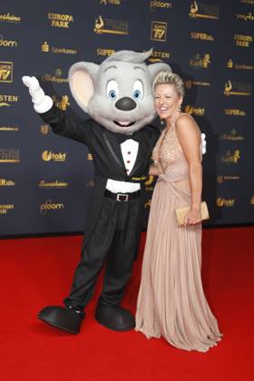 31. Verleihung der Goldenen Henne 2025 Leipzig, 12.9.2025 Alexandra Hofmann mit Europapark Maus bei der 31. Verleihung der Goldenen Henne 2025 auf der Messe Leipzig Sachsen Copyright: xMatthiasxGränzdörferx