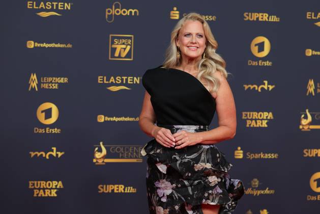 Verleihung der Goldenen Henne 2025 Barbara Schöneberger (deutsche Fernsehmoderatorin, Nominierte in der Kategorie Entertainment) auf dem roten Teppich. Verleihung der Goldenen Henne 2025 am 12.09.2025 in der Leipziger Messe, Halle 1. Leipzig, Sachsen, Deutschland.