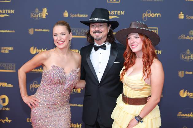 Verleihung der Goldenen Henne 2025 Stefanie Hertel mit Ehemann Lanny Lanner und Tochter Johanna Mross auf dem roten Teppich. Verleihung der Goldenen Henne 2025 am 12.09.2025 in der Leipziger Messe, Halle 1. Leipzig, Sachsen, Deutschland.