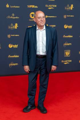 Preisverleihung Goldene Henne 2025 12.09.2025 Leipzig, Messe-Allee 1 (Leipziger Messe) Im Foto: Gregor Gysi, Politiker, Die Linke Am Freitagabend findet die Verleihung der Goldenen Henne 2025, gemeinsam veranstaltet von SuperIllu und MDR-Fernsehen, wieder in Leipzig statt. Deutschlands größter Publikumspreis feiert in diesem Jahr 35 Jahre Deutsche Einheit und 30 Jahre GOLDENE HENNE. Dazu eingeladen sind zahlreiche regionale, nationale und internationale Stars. Die Preisverleihung findet in der Messe Leipzig statt. Leipzig Messe Leipzig Sachsen Deutschland Copyright: xEHLxMedia BjörnxStachx 20250912_goldene-henne-teppich-2_52