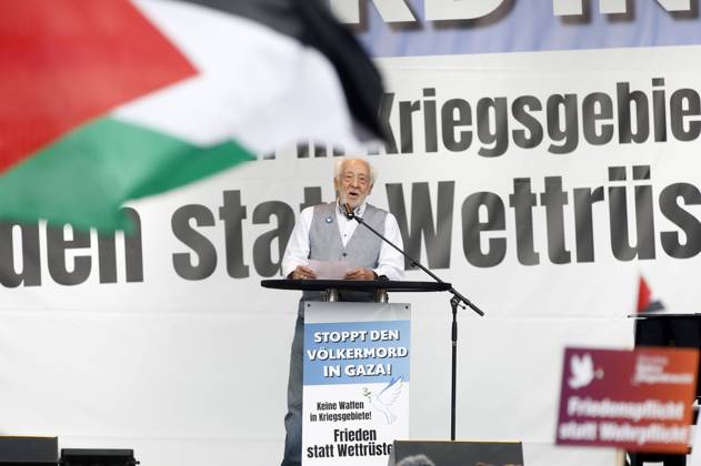 Bilder des Jahres 2025, News September 09 Dieter Hallervorden bei der Kundgebung für Frieden im Gazastreifen unter dem Motto Stoppt den Völkermord in Gaza! am Brandenburger Tor. Berlin, 13.09.2025