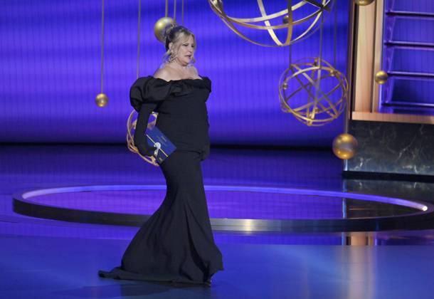 Jennifer Coolidge presents an award at the 77th annual Primetime Emmy Awards at the Peacock Theater in Los Angeles on Sunday, September 14, 2025.  LAP20250914702 JIMxRUYMEN