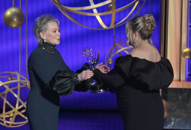 Actress Jean Smart accepts the award for Outstanding Lead Actress in a Comedy Series for Hacks onstage at the 77th annual Primetime Emmy Awards at the Peacock Theater in Los Angeles on Sunday, September 14, 2025.  LAP202509142010 JIMxRUYMEN