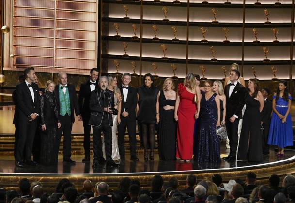 Alan Cumming accepts the Outstanding Reality Competition Program award for The Traitors at the 77th annual Primetime Emmy Awards at the Peacock Theater in Los Angeles on Sunday, September 14, 2025.  LAP202509148013 JIMxRUYMEN