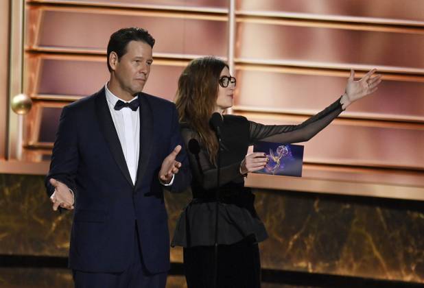 Ike Barinholtz and Kathryn Hahn speak at the 77th annual Primetime Emmy Awards at the Peacock Theater in Los Angeles on Sunday, September 14, 2025.  LAP2025091480461 JIMxRUYMEN