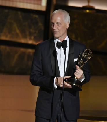 Dan Gilroy accepts the Outstanding Writing for a Drama Series award for Andor onstage at the 77th annual Primetime Emmy Awards at the Peacock Theater in Los Angeles on Sunday, September 14, 2025.  LAP2025091480470 JIMxRUYMEN