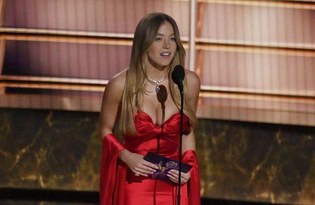 Sydney Sweeney speaks at the 77th annual Primetime Emmy Awards at the Peacock Theater in Los Angeles on Sunday, September 14, 2025.  LAP202509143002 JIMxRUYMEN