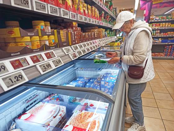Netto-Einkauf zu Zeiten von Inflation und Konjunktur. Netto-Einkauf in einem Supermarkt oder Discounter