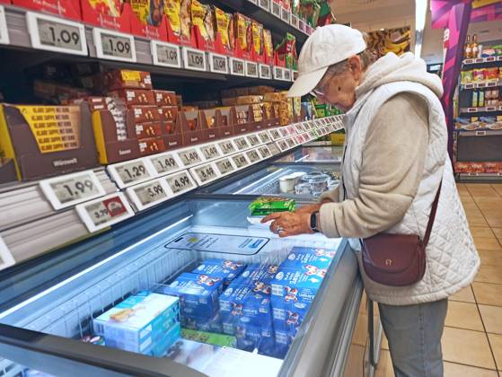 Netto-Einkauf zu Zeiten von Inflation und Konjunktur. Netto-Einkauf in einem Supermarkt oder Discounter