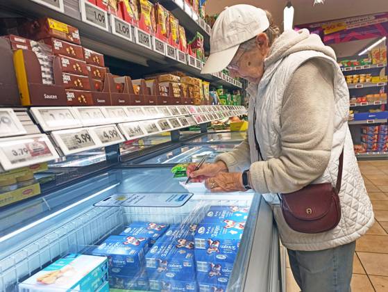 Netto-Einkauf zu Zeiten von Inflation und Konjunktur. Netto-Einkauf in einem Supermarkt oder Discounter