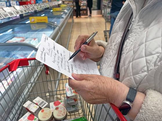 Netto-Einkauf zu Zeiten von Inflation und Konjunktur. Netto-Einkauf in einem Supermarkt oder Discounter