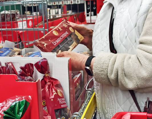 Netto-Einkauf zu Zeiten von Inflation und Konjunktur. Netto-Einkauf in einem Supermarkt oder Discounter