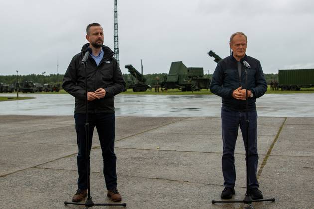 September 16, 2025, Ustka, Pomeranian, Poland: Prime Minister Donald Tusk and Minister of Defense WAöadysAöaw Kosiniak-Kamysz during a press conference in Ustka, held as part of the Ã¢â‚¬oeAutumn Fire-25Ã¢â‚¬Â exercises. The maneuvers are part of Ã¢â‚¬oeIron Defender-25,Ã¢â‚¬Â a key training event of the Polish Armed Forces in 2025. Ustka Poland - ZUMAl194 20250916_zip_l194_002 Copyright: xMarekxLadzinskix