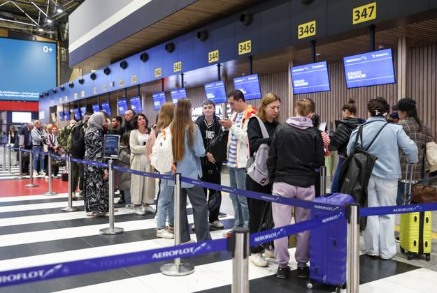RUSSIA, MOSCOW REGION - SEPTEMBER 17, 2025: Travelers queue to check in for an Aeroflot flight to Krasnodar at Sheremetyevo International Airport. On 11 September 2025, Krasnodar International Airport resumed operations, with the first civil flight since 2022 expected to land there on September 17. Sofya Sandurskaya TASS  84063567