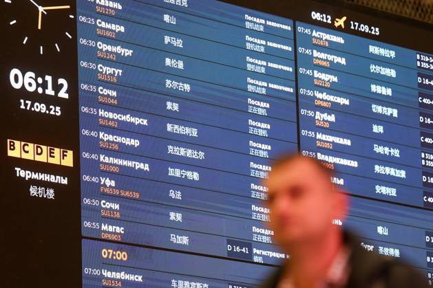 RUSSIA, MOSCOW REGION - SEPTEMBER 17, 2025: A flight information display board glows at Sheremetyevo International Airport Russia  - ZUMAt113 20250917_zaa_t113_072 Copyright: xSofyaxSandurskayax